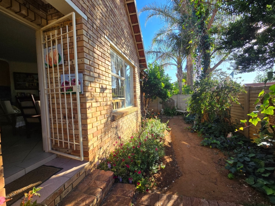 2 Bedroom Property for Sale in Langenhovenpark Free State